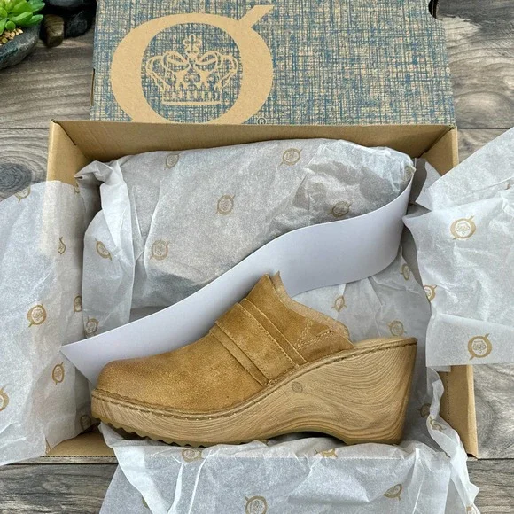 NIB Born Nola 9M Tan Distressed Suede Clogs Leather Open Back - Picture 9 of 12